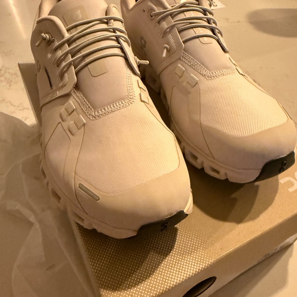 On Running women’s Cream Sneakers - Picture 6 of 12